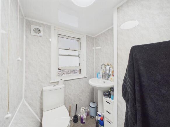 Flat 2 bathroom