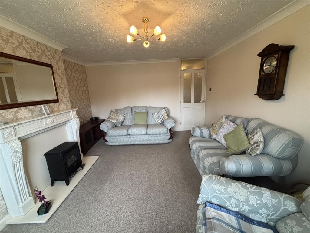 Bursdon Court, Glenfield Border photo 3
