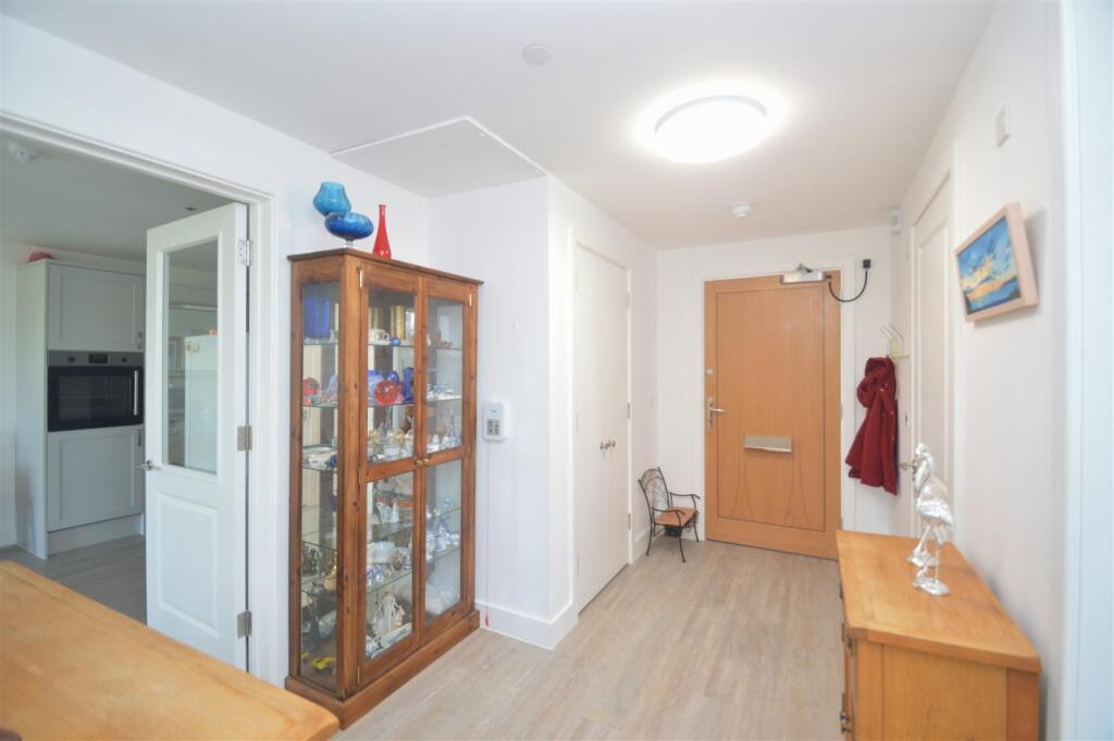 Colwell Road, Freshwater photo 3
