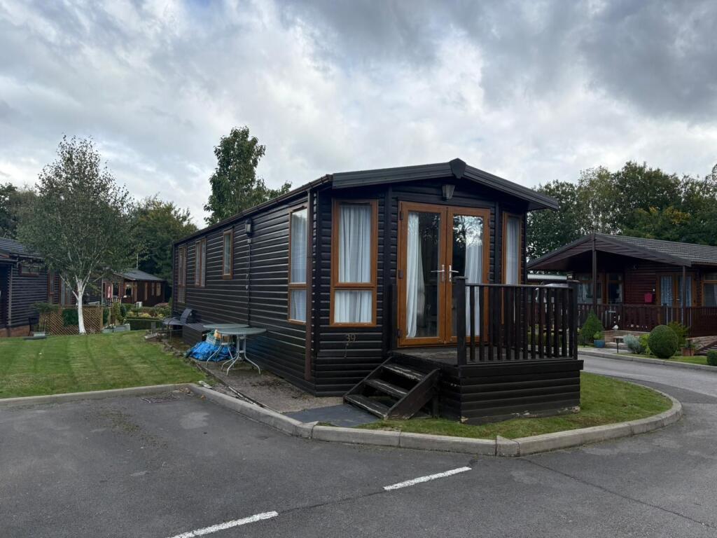 2-bed caravan on Overseal, Swadlincote, DE12 6JX, £149,950
