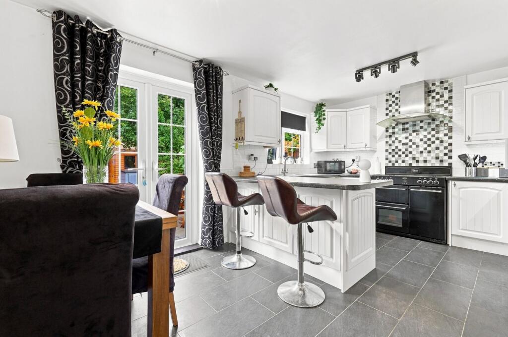 House in Stevenage, Bragbury End - More