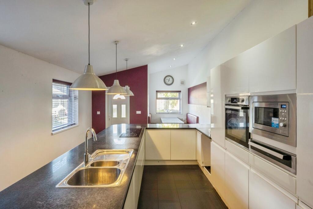 House in Doncaster, Stainforth - More