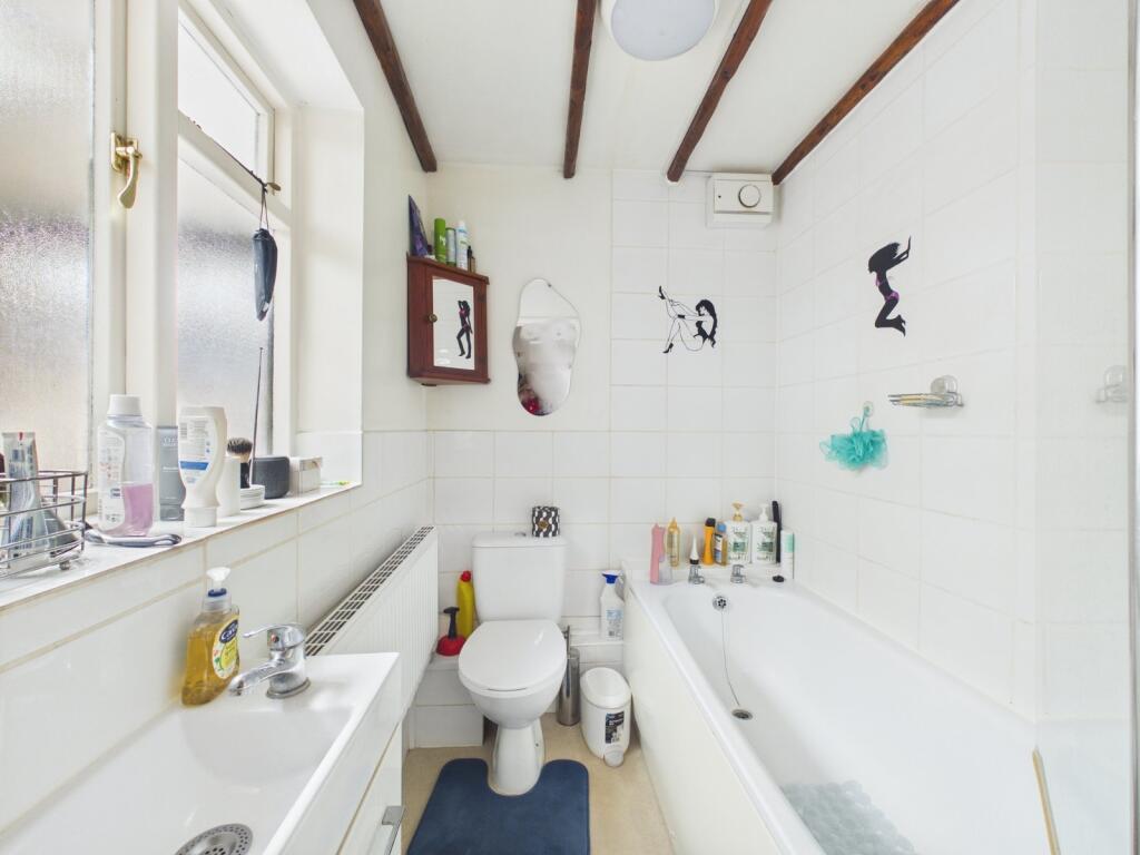 The Common, Flackwell Heath, High Wycombe, Buckinghamshire, HP10 - More