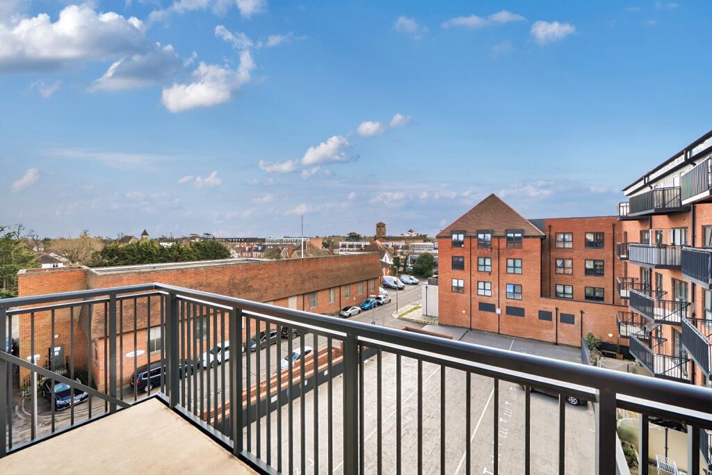 1-bed flat on 2 Pitcher Lane, Ashford, Surrey, TW15, £123,750