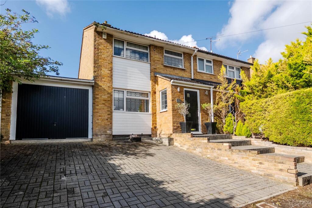 House in Dunstable, Central Bedfordshire - More