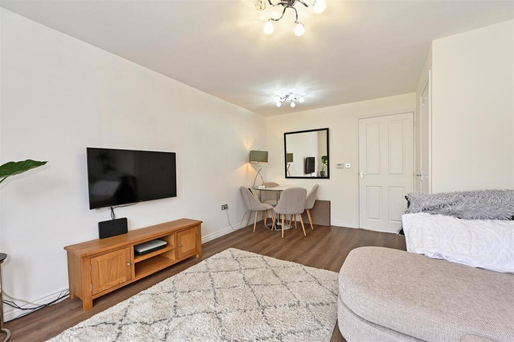 House in Chichester, Fishbourne - View 2