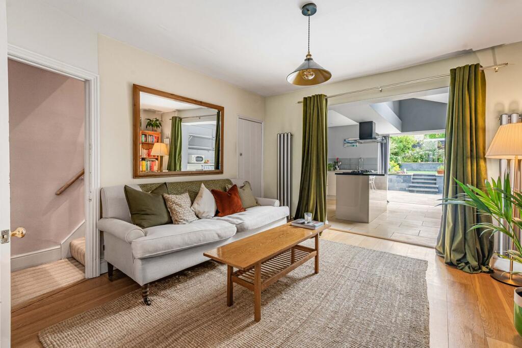 House in Gloucester - View 5