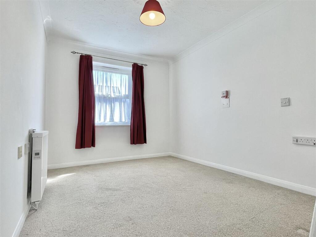 Grosvenor Road, Ryan Court, DT4 - More