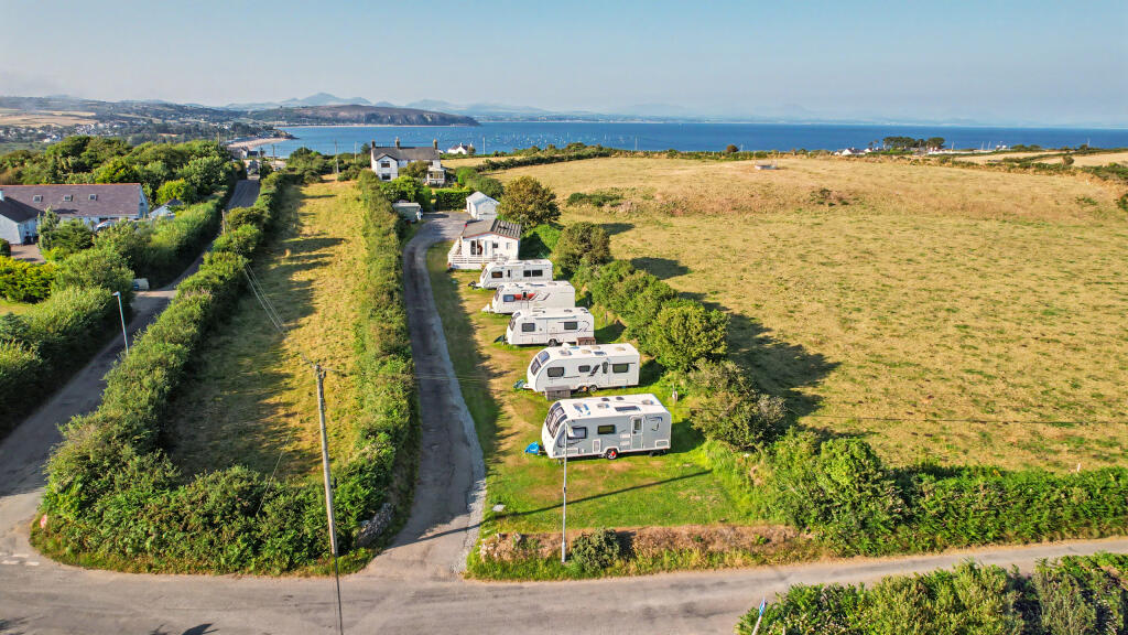 Main image of property: Ael Y Bryn, Bwlchtocyn