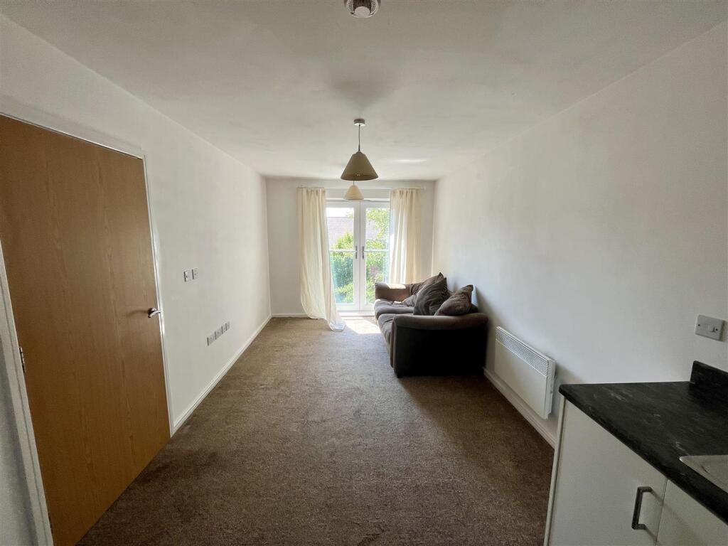 Apartment in Salford, Greater Manchester - View 5