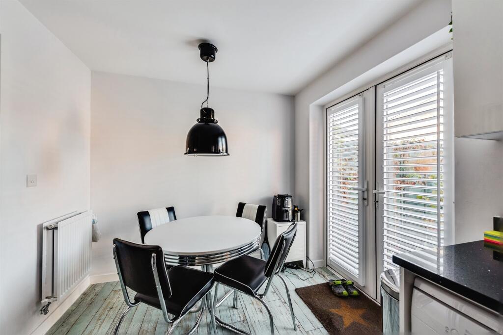 House in West Oxfordshire, Windrush Place, Witney - View 5