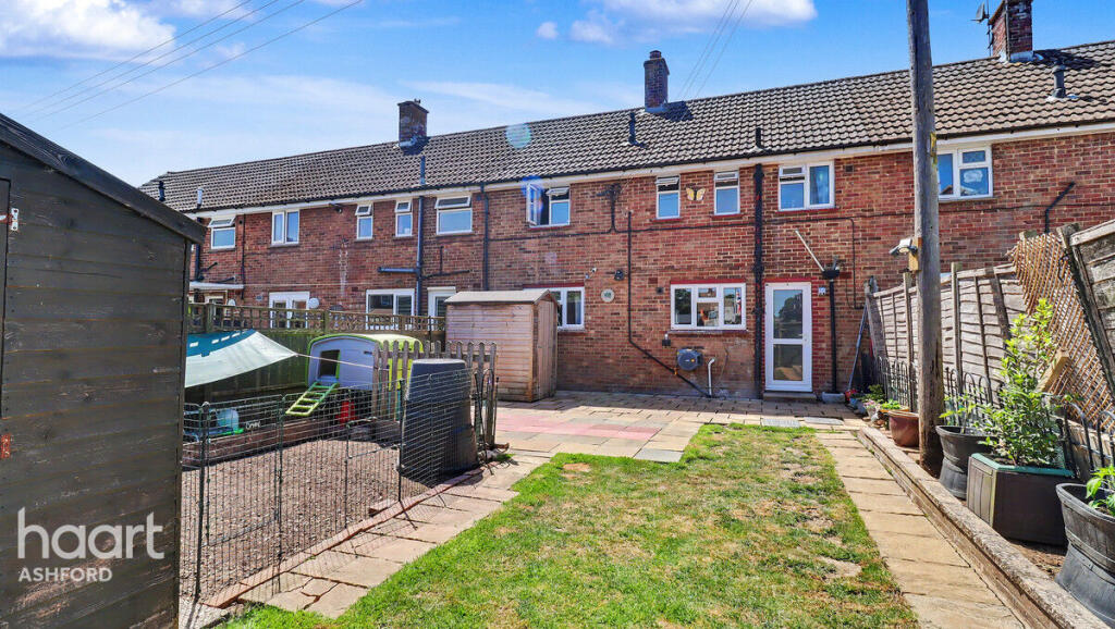 3-bed terraced on Bean Close, Ashford, £300,000