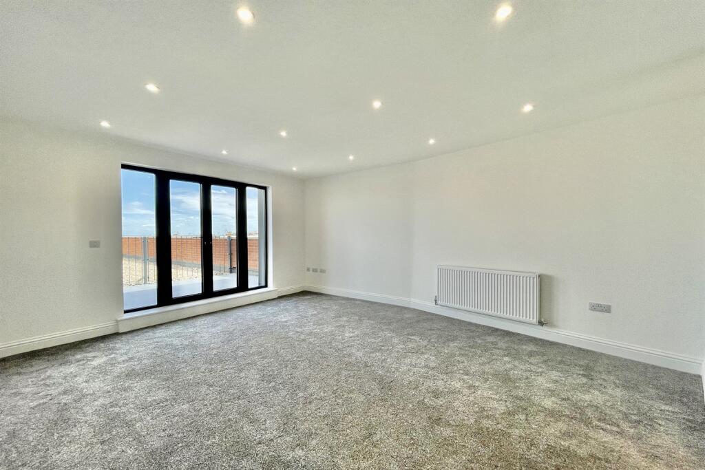 Apartment in Southend-on-Sea - View 2