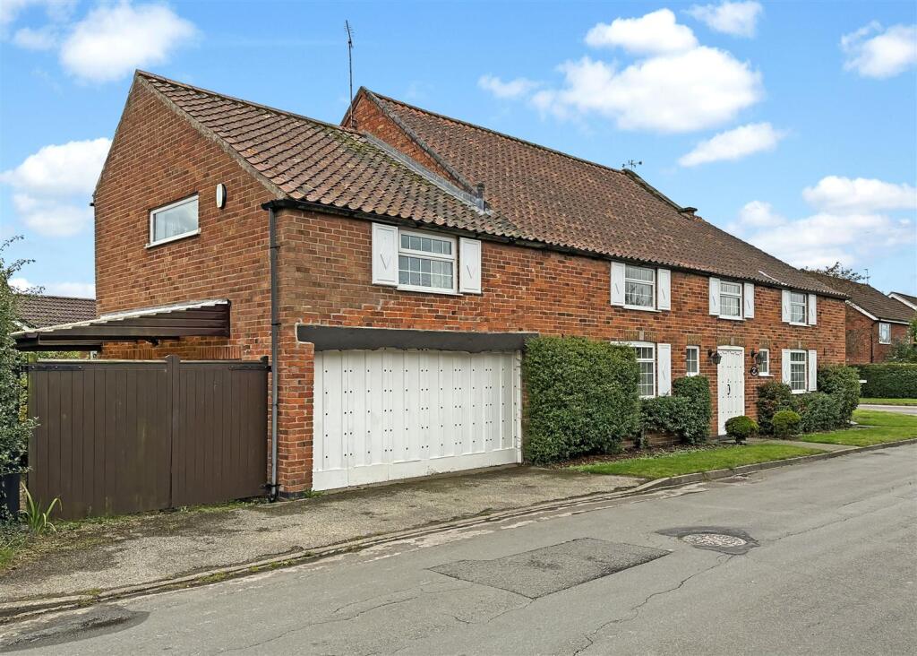 4-bed detached on Woodhill Farmhouse, Woodhill Road, Collingham, Newark, £540,000