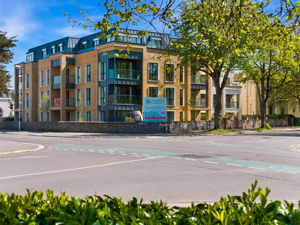 Lindfield Place, 18 Farncombe Road, Worthing, BN11 2FQ