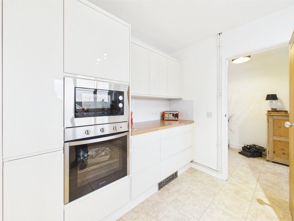 Burnham Drive, Bleadon Hill, Weston-super-Mare, North Somerset, BS24 photo 4