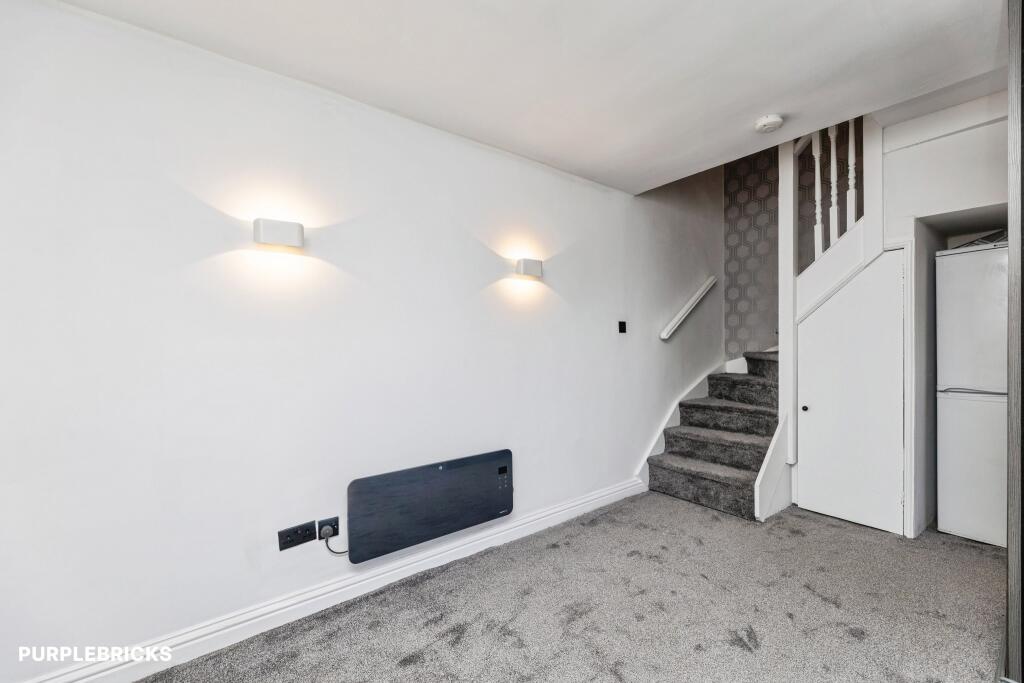 House in Wakefield, Ackworth - More