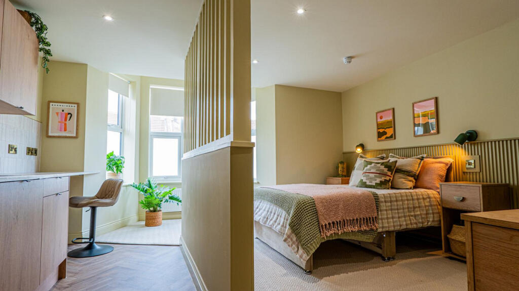Main image of property: Rayleigh Avenue, Westcliff-on-sea, SS0