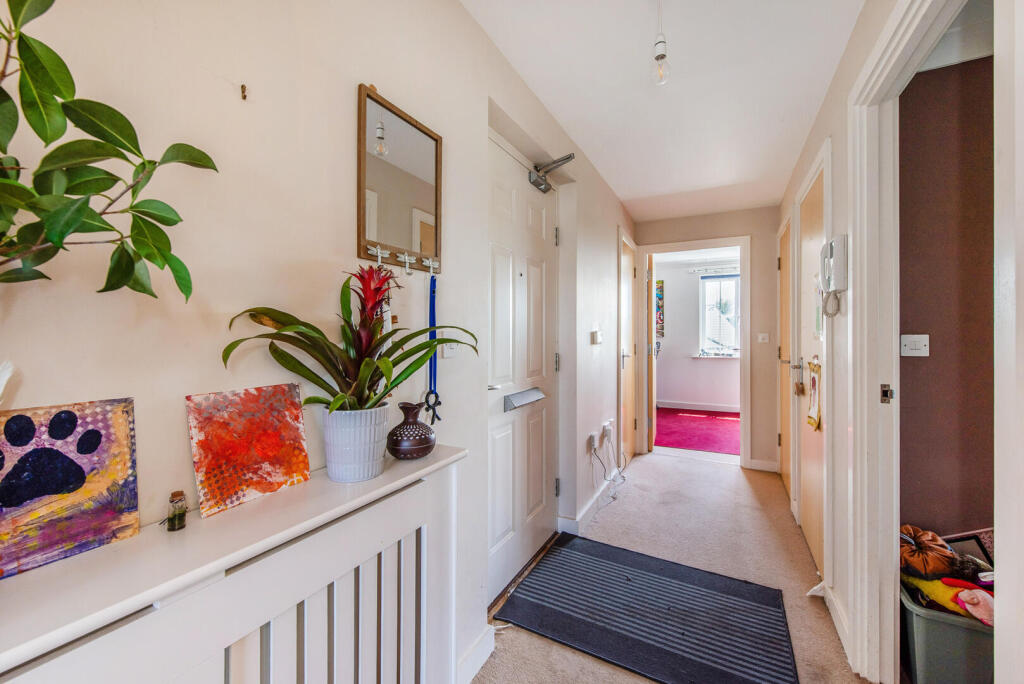 Bedford Drive, Fareham - More