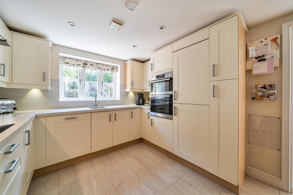 Hillcrest Gardens, Exmouth photo 4