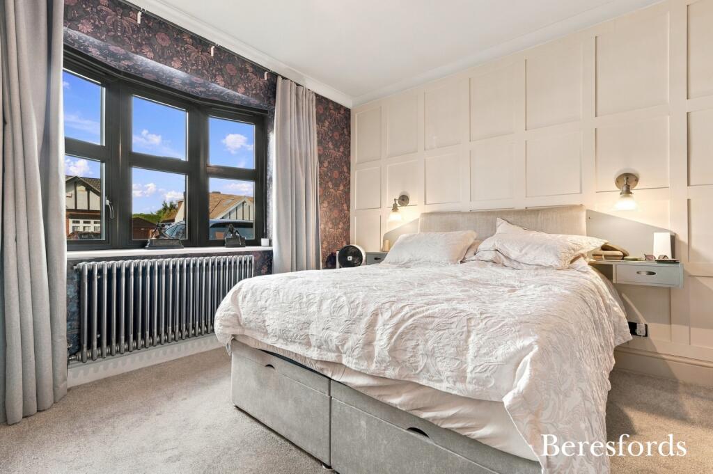 House in Romford - More