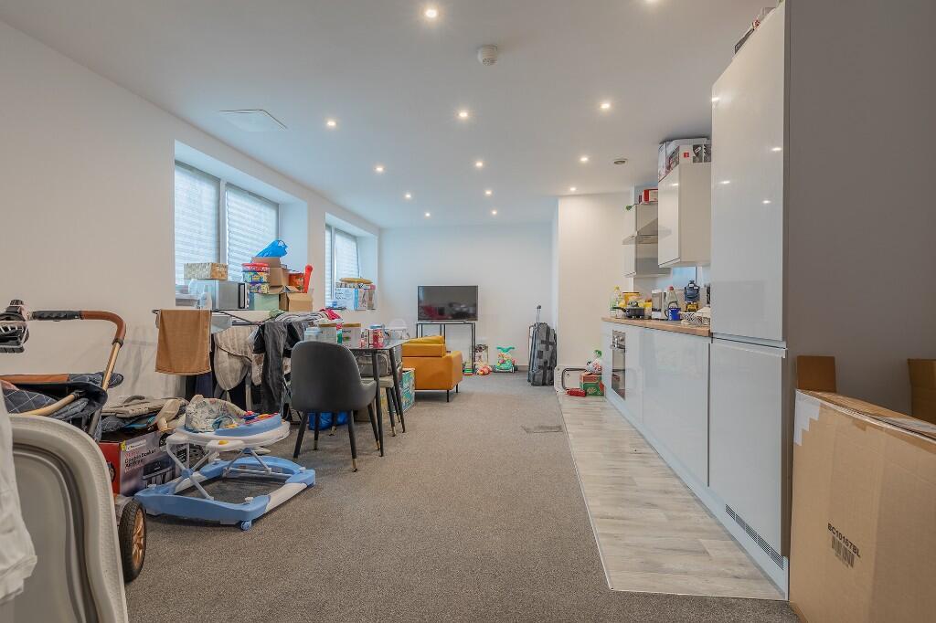 Apartment in Wolverhampton, West Midlands - View 4