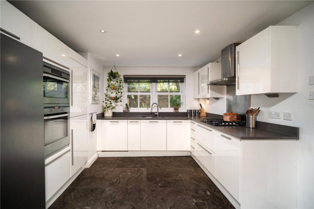 House in London - View 3