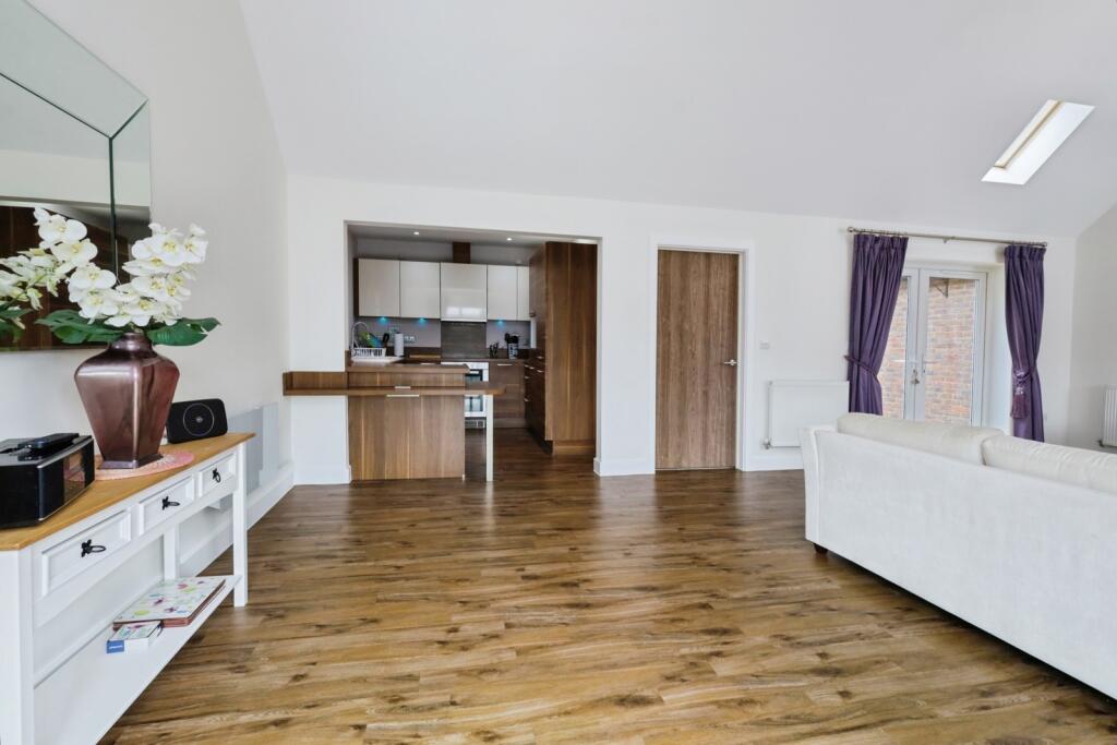 House in Tonbridge - More