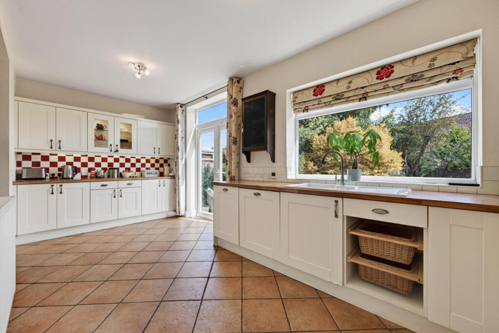 House in Oundle, North Northamptonshire - View 2