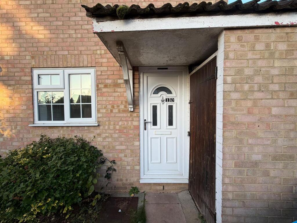 Housman Close, Newport Pagnell photo 2