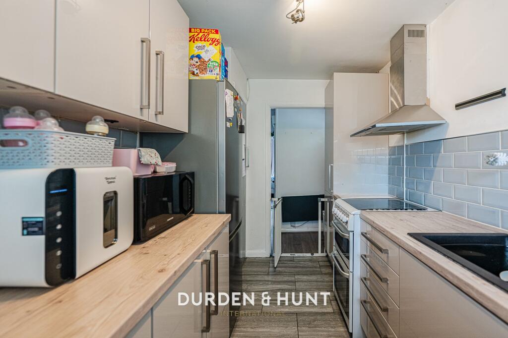 Apartment in Epping Forest, Loughton - More