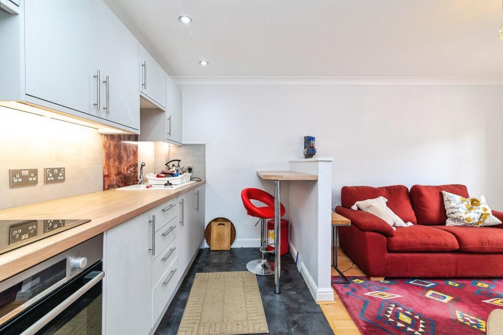 Julian Road, West Bridgford, Nottingham - View 4