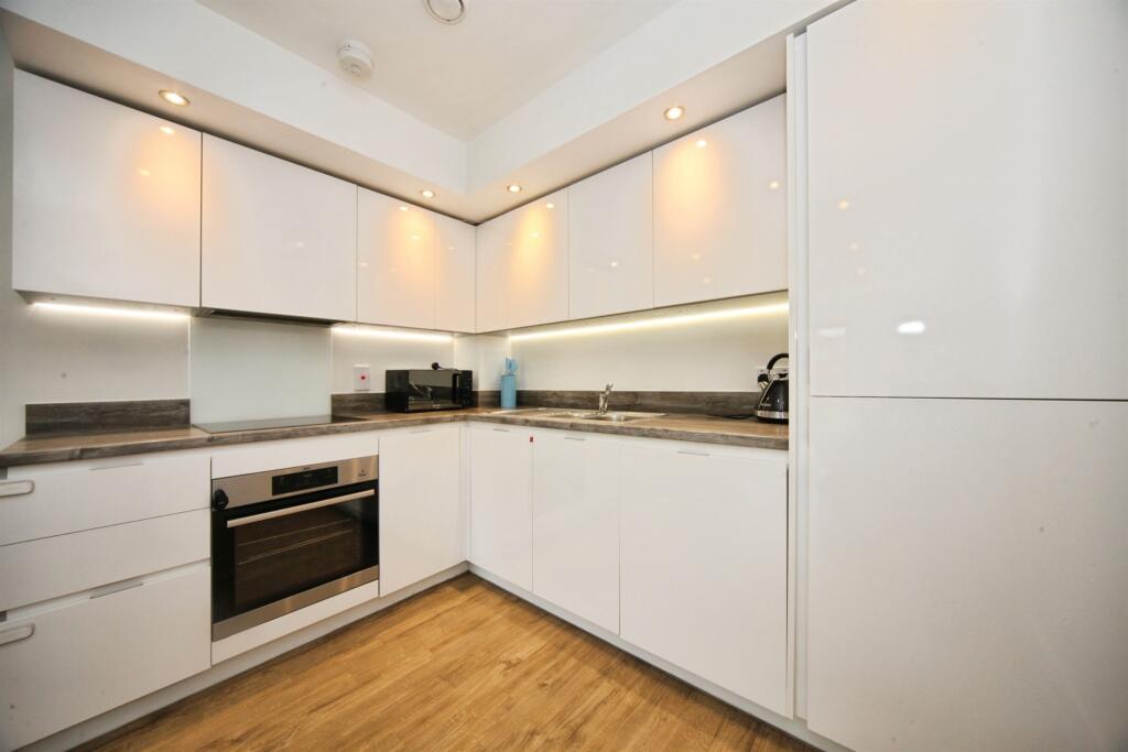 Apartment in Luton - View 3