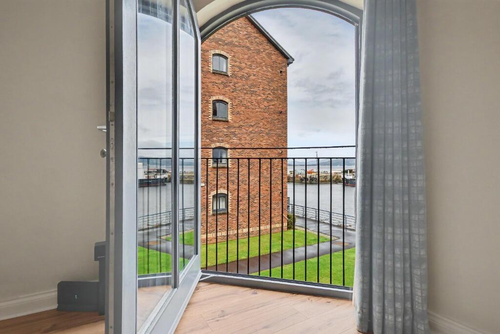 Apartment in Greenock, Ladyburn - More