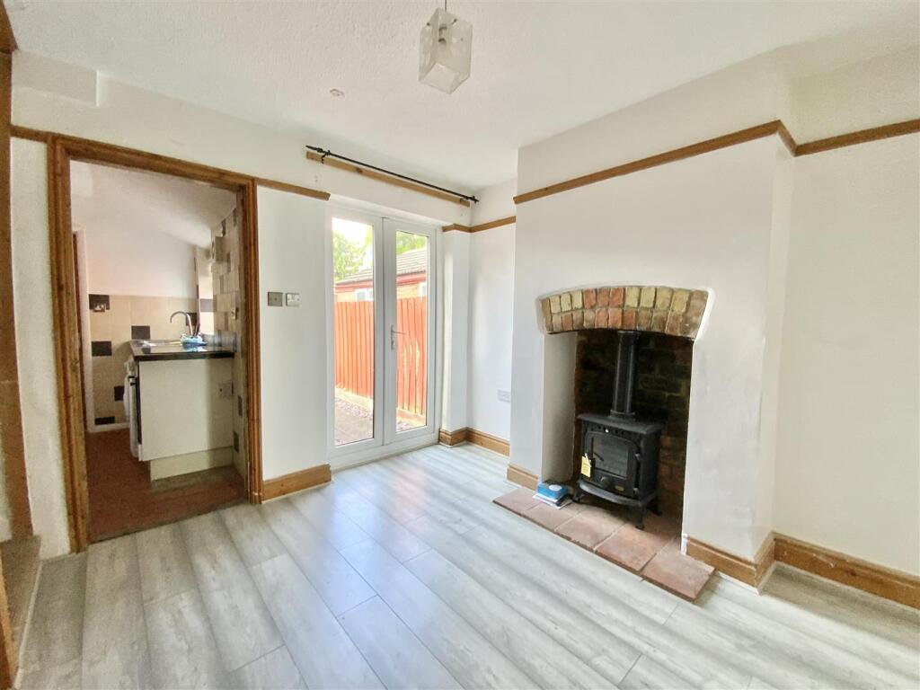 16 Patricks Lane, Deanshanger, Northamptonshire, MK19 6HS photo 3