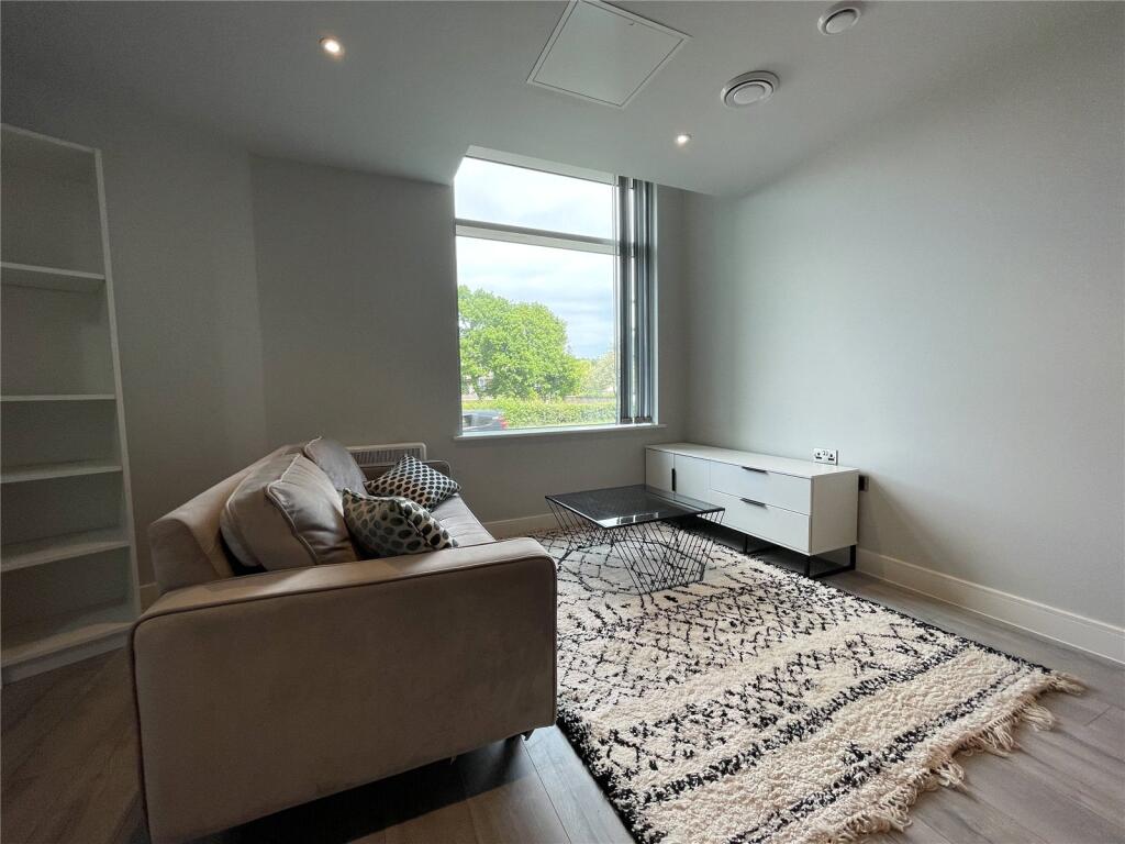 Apartment in Reading - View 5