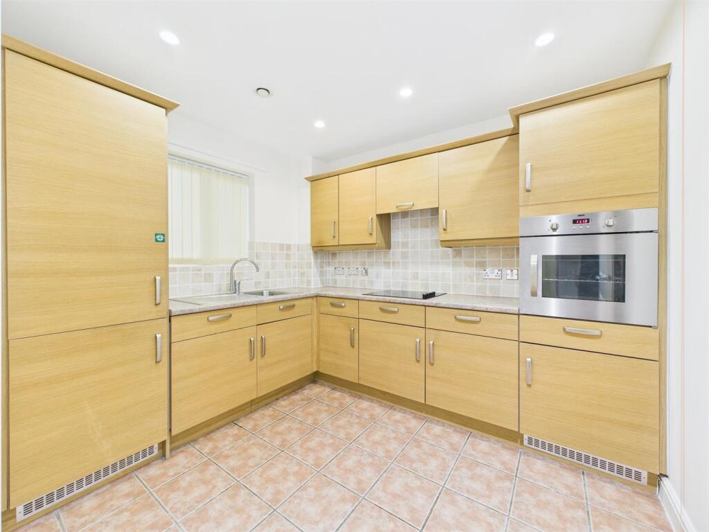 Apartment in Gloucester - View 4