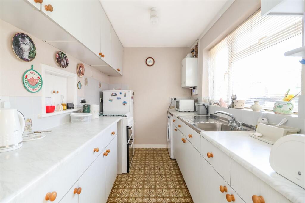 House in Horsham, Roffey, North Horsham - View 4