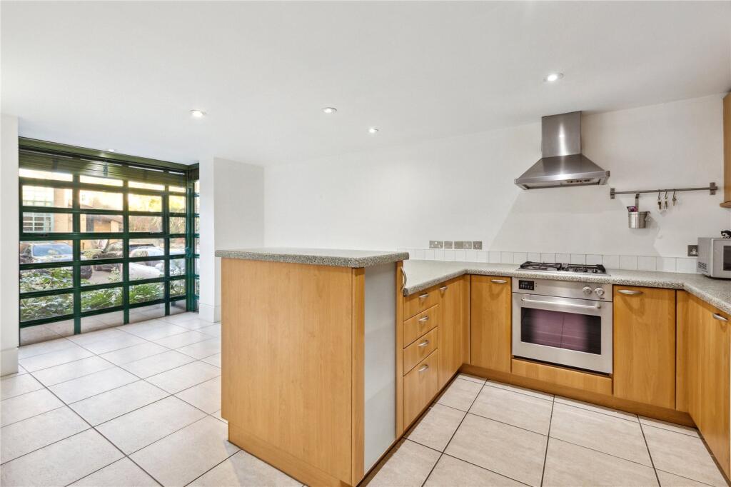 4 bedroom semi-detached house for rent