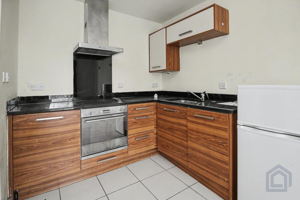 Apartment in Bradford, Little Germany, Barkerend - View 4