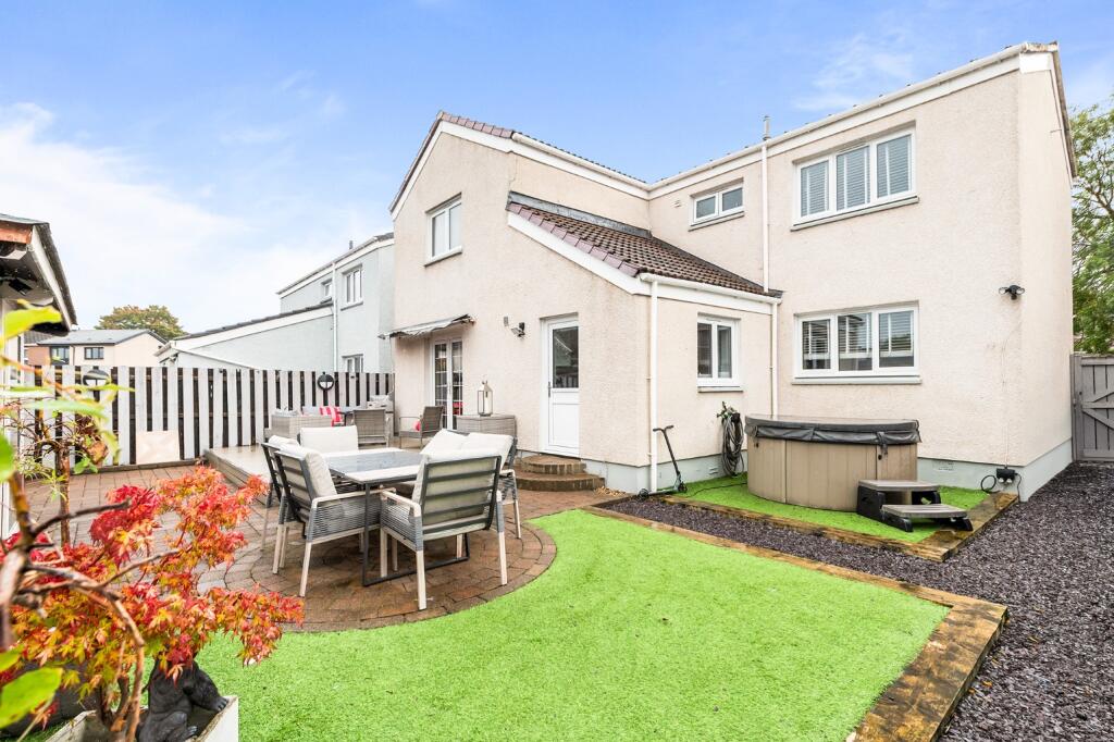 Main image of property: 14 Craigievar Ave, Carron, Falkirk FK2 8DQ