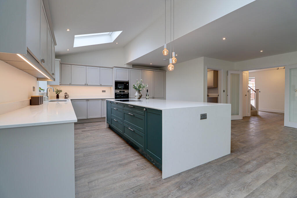 4-bed detached on The Well, Pirton Road, Holwell, £995,000