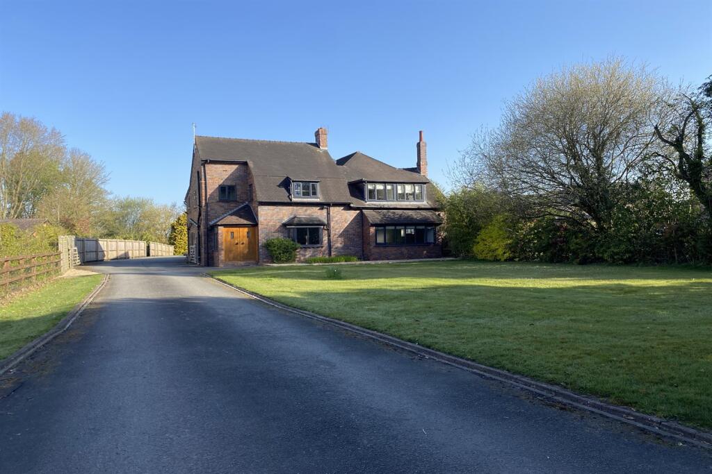 Main image of property: Hiverley Cottage, Holmes Chapel, CW4