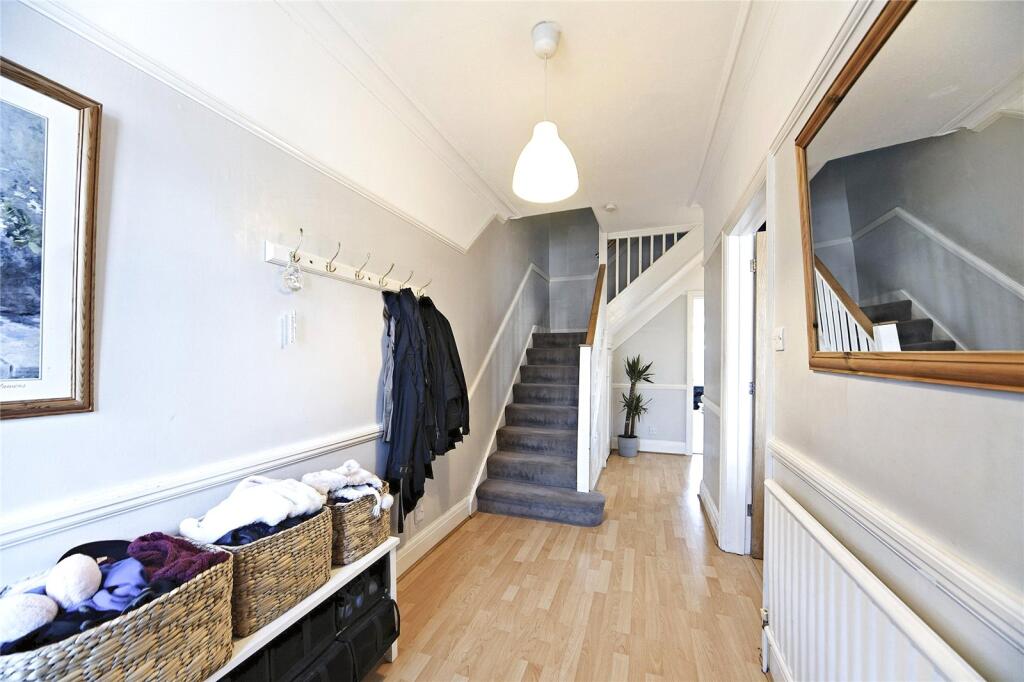 House in London - View 5