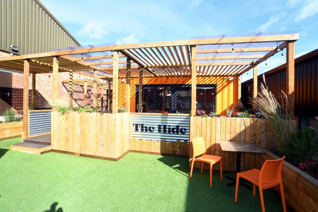 thumbnail_Cafe 1.jpg