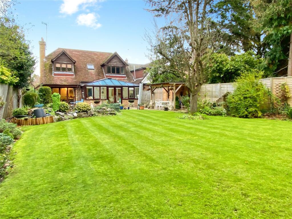 4-bed detached on Barkham Ride, Finchampstead, Wokingham, £900,000