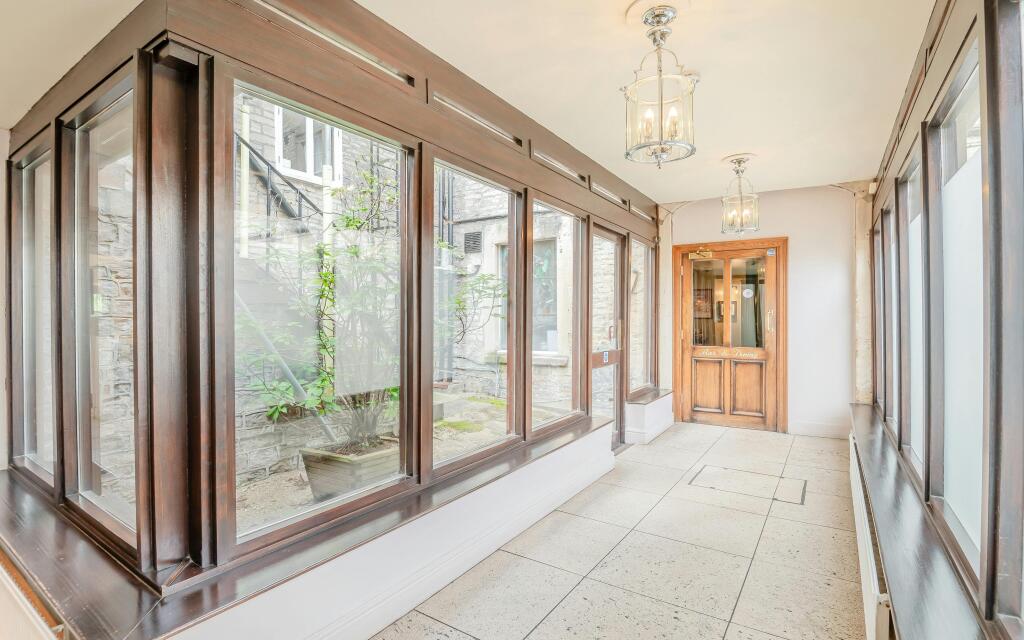 8690262-interior19.jpg