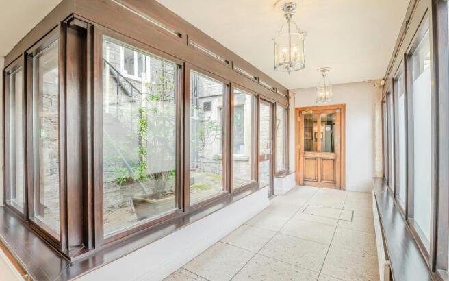 8690262-interior19.jpg