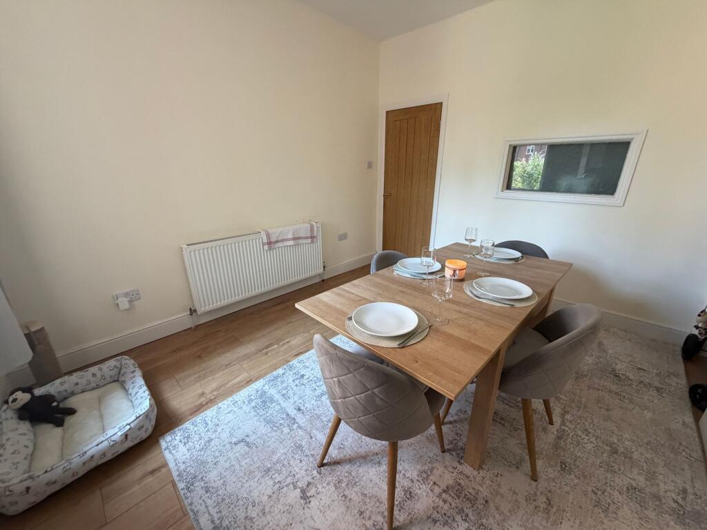 Bridge End Road, Grantham, NG31 - More