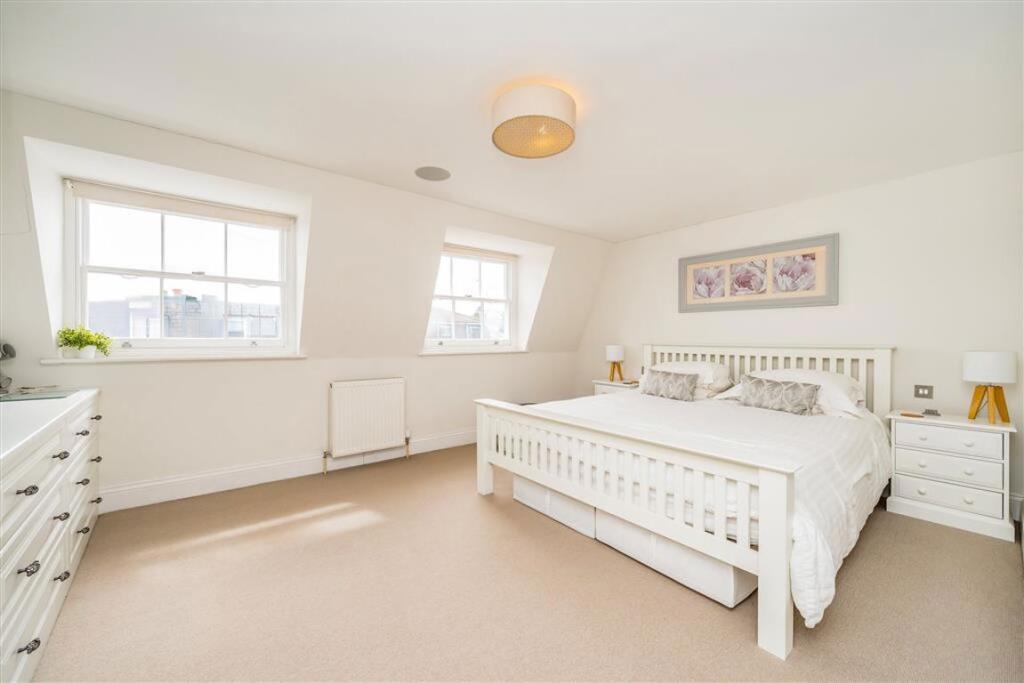 House in London, Primrose Hill, Chalk Farm - More